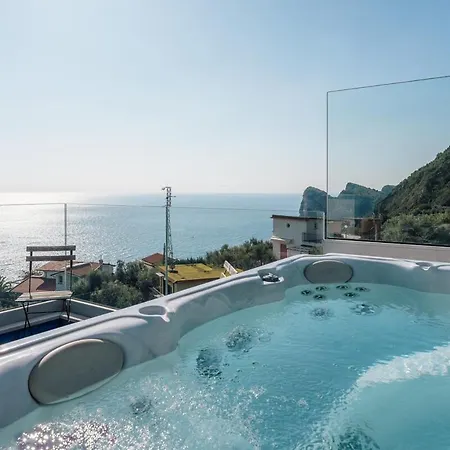 Bay With Jacuzzi Rooftop