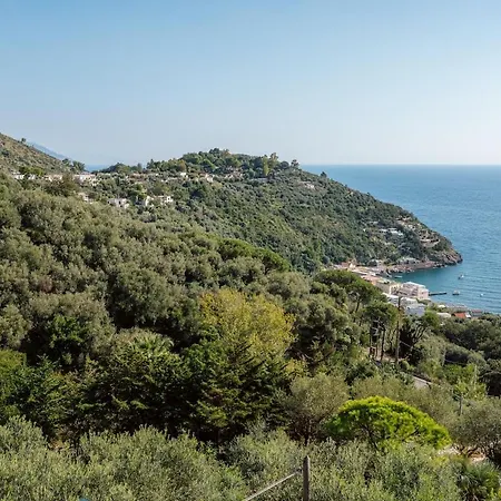 Bay With Jacuzzi Rooftop Villa