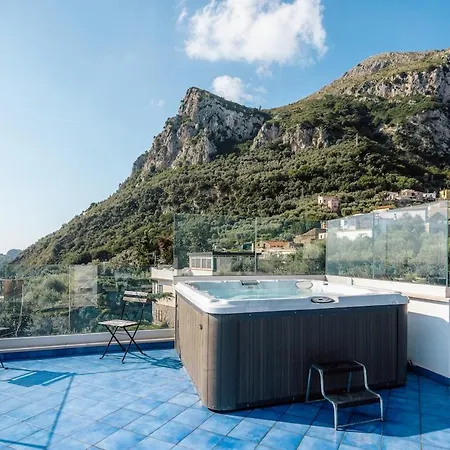 Bay With Jacuzzi Rooftop