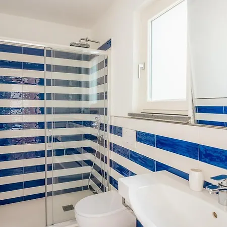 Bay With Jacuzzi Rooftop *