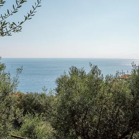 Bay With Jacuzzi Rooftop Villa