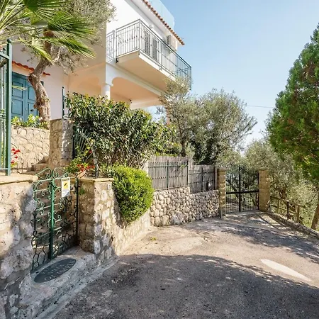 Bay With Jacuzzi Rooftop Willa