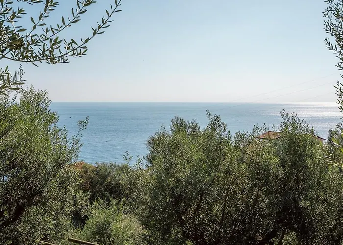 Bay With Jacuzzi Rooftop Villa